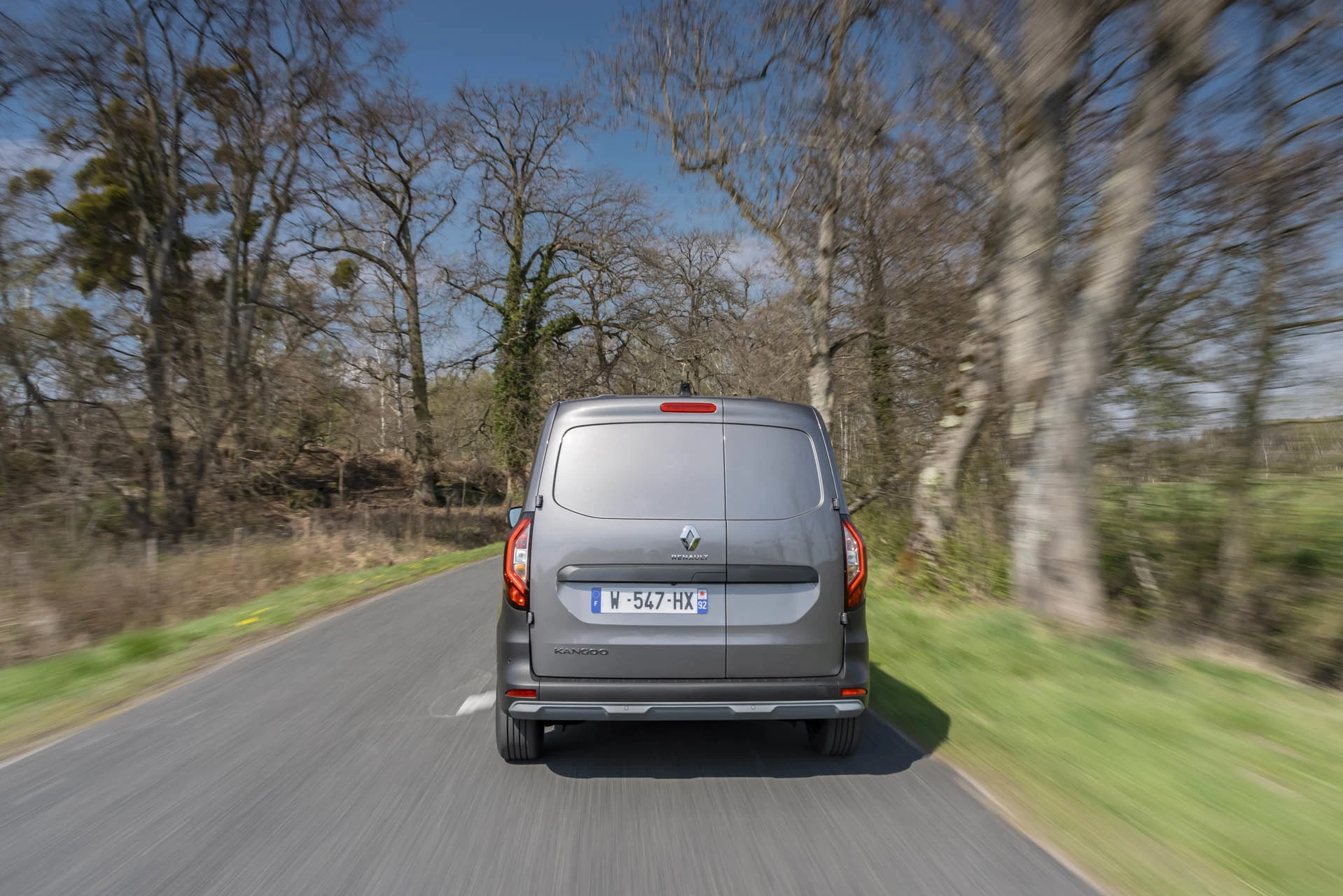 2021 New Renault Kangoo Van Tests Drive (2) (1) (1)
