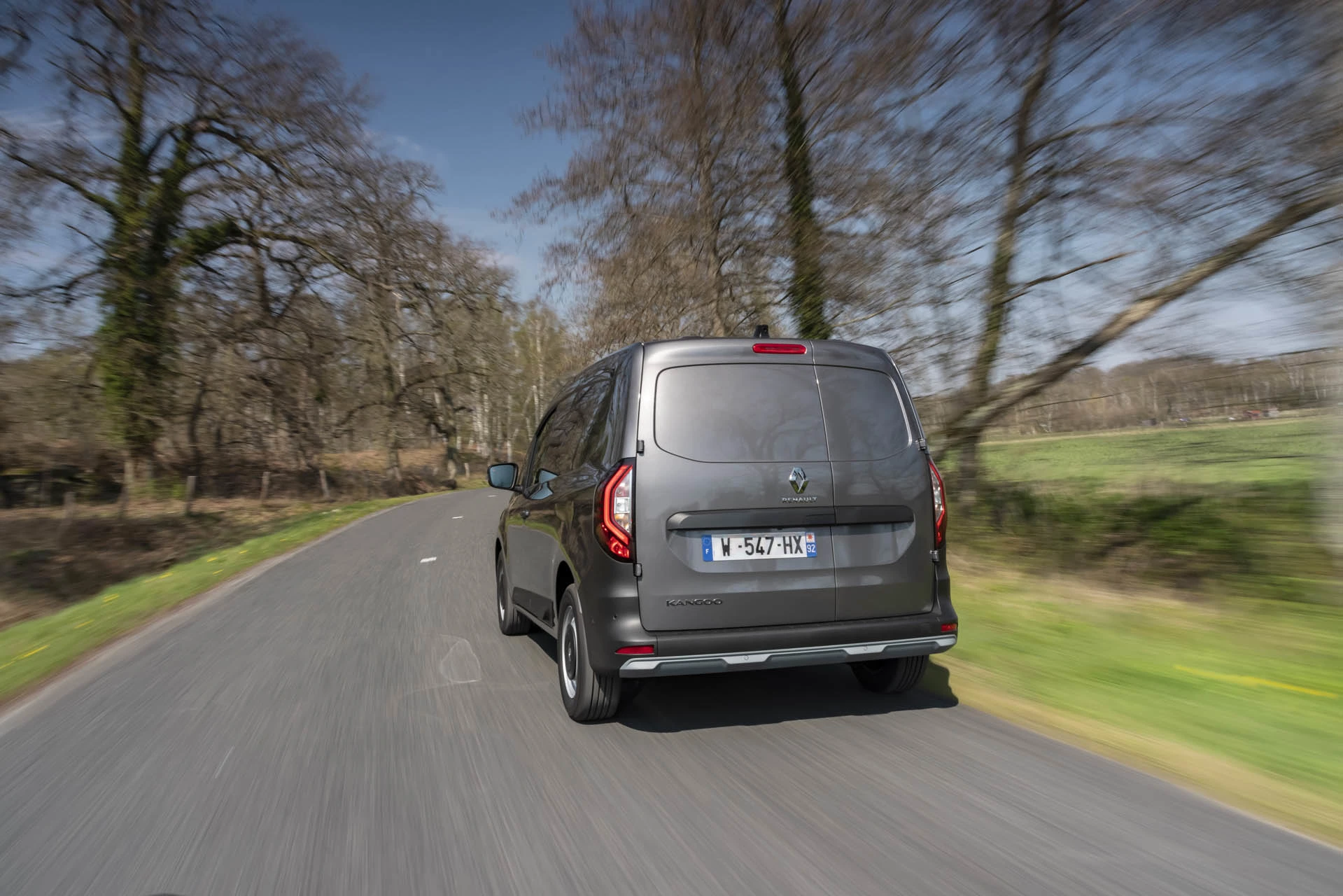 2021 New Renault Kangoo Van Tests Drive (1) (1)