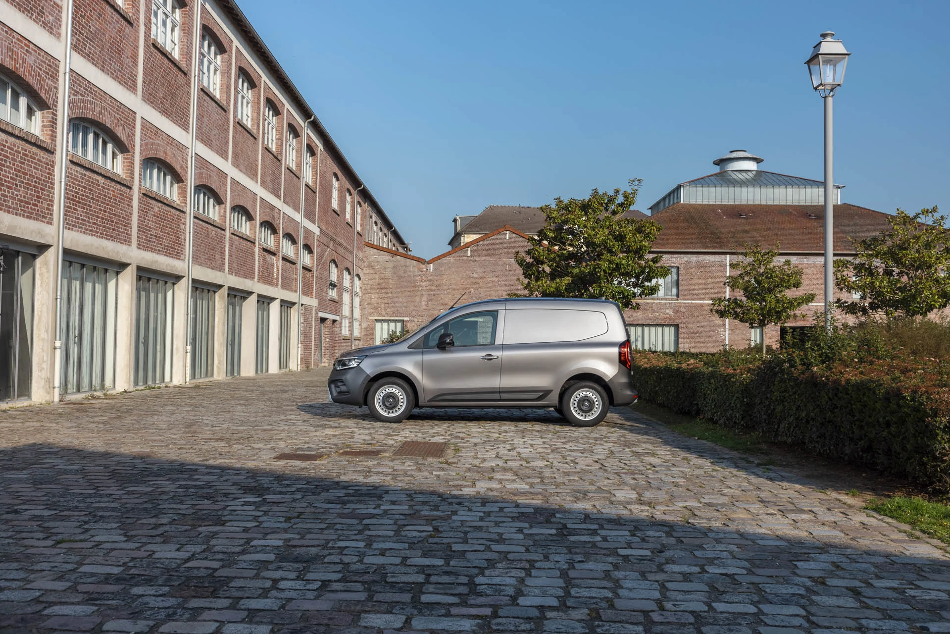 2021 New Renault Kangoo Van Tests Drive (7) (1)