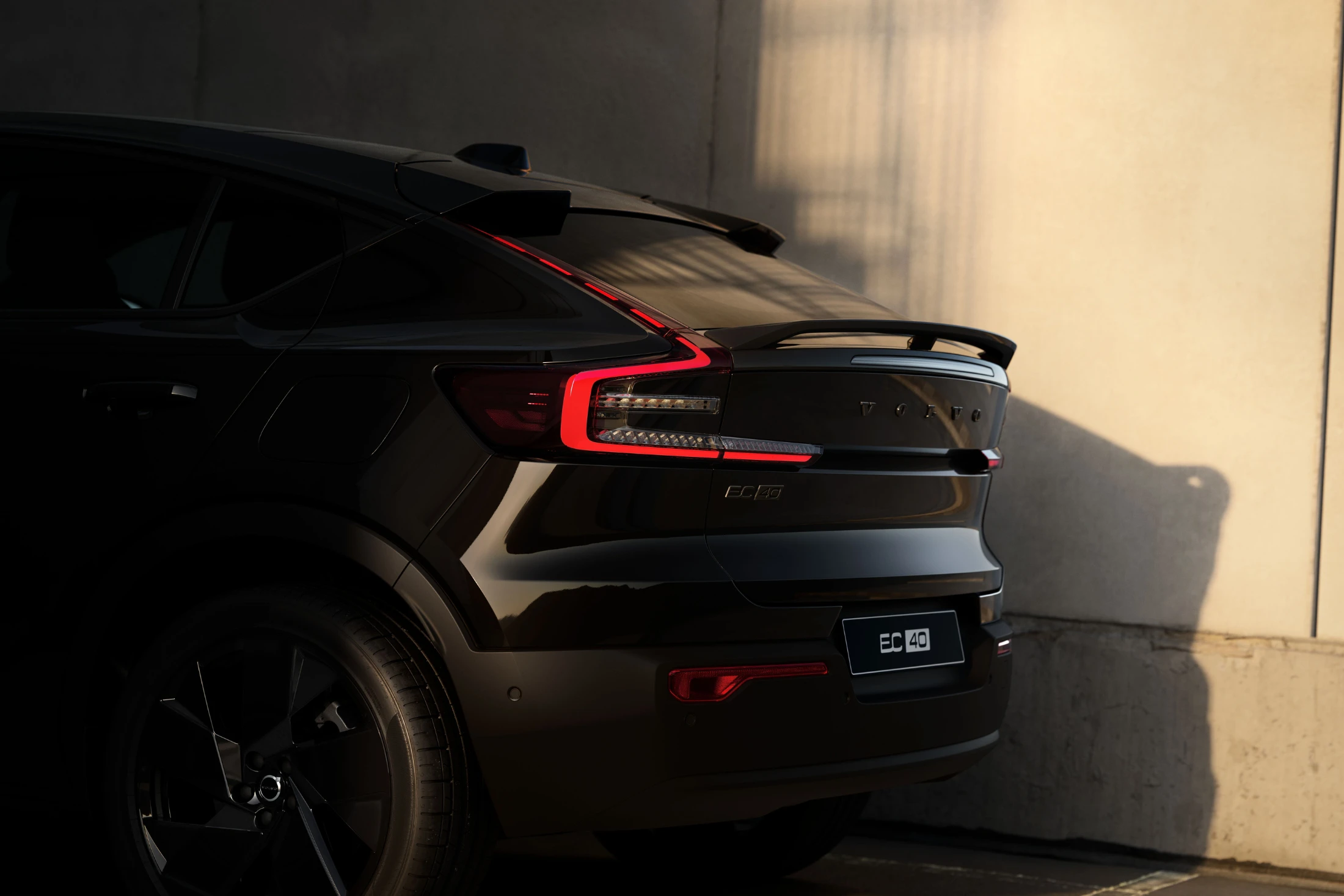 Volvo EC40 Black Edition Teaser