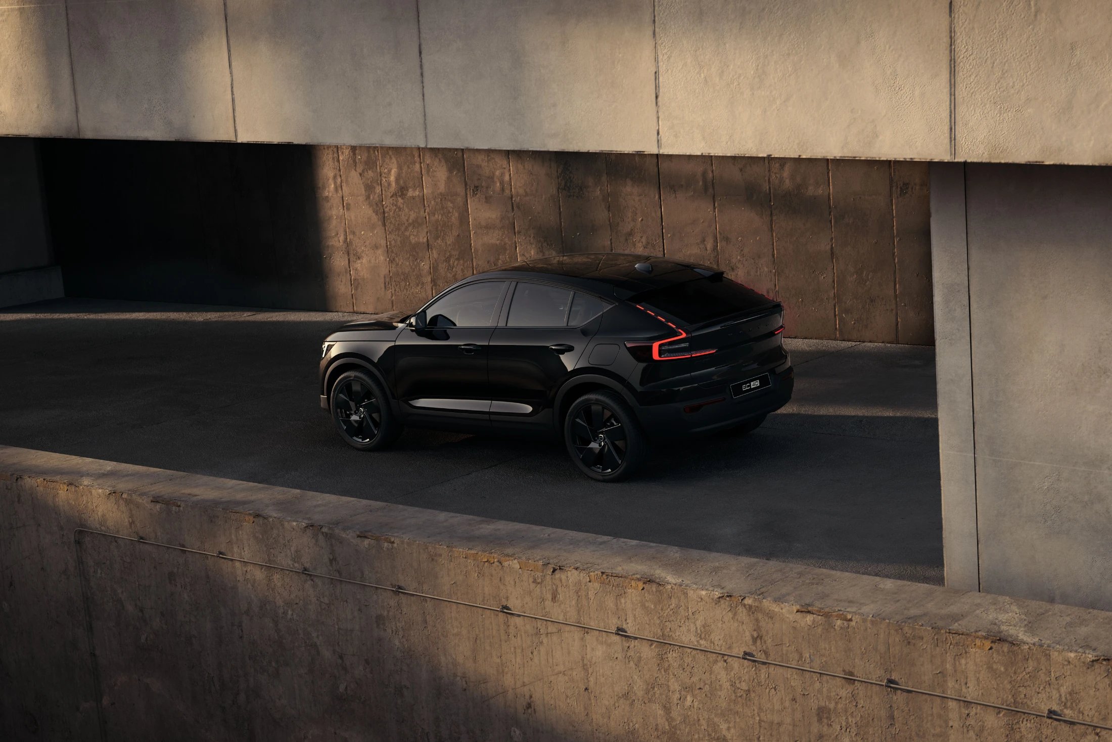 Volvo EC40 Black Edition Set Skråt Bagfra