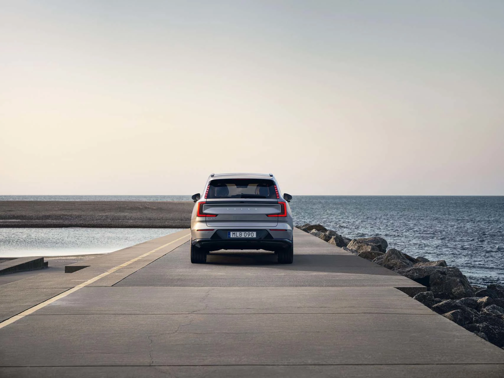 305705 Volvo EX90