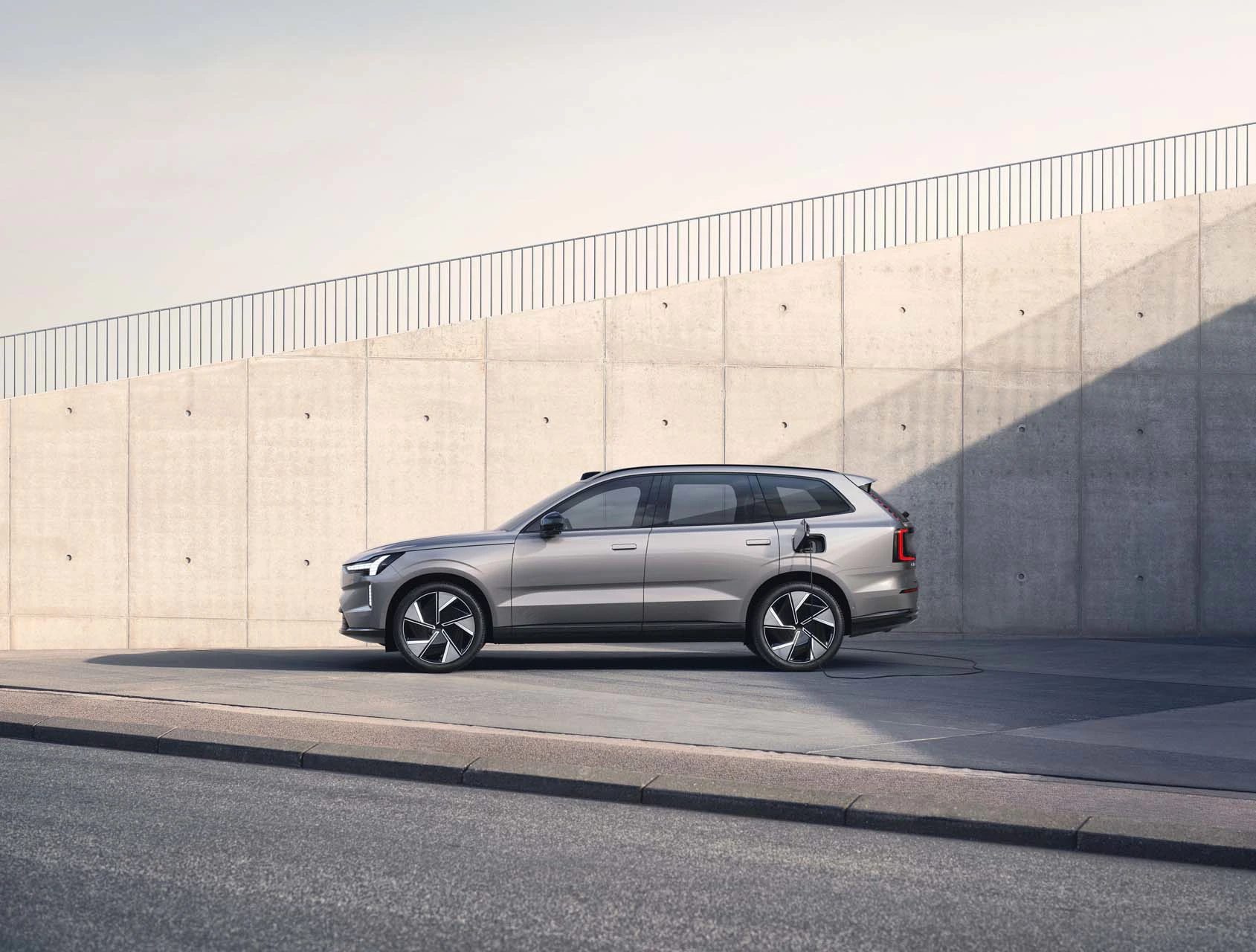 305704 Volvo EX90