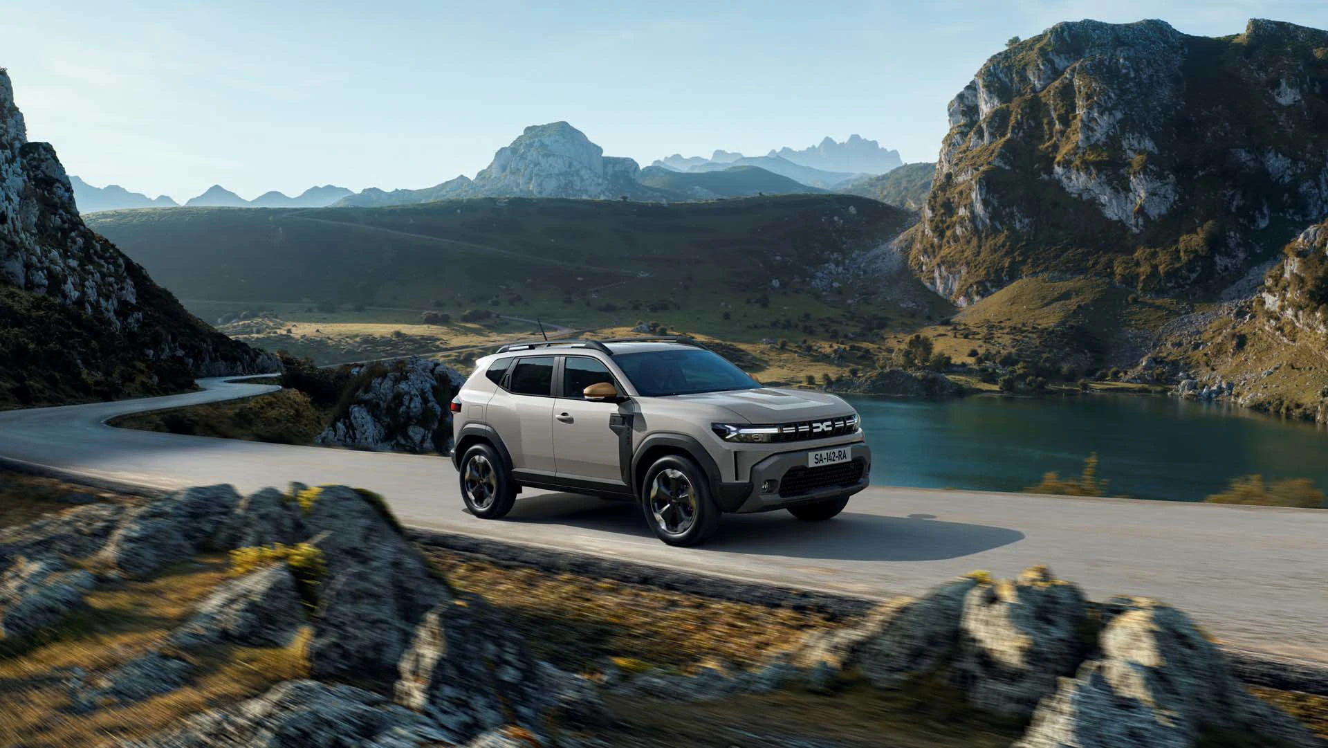 Dacia Duster 2024 Skraa Forfra Graa