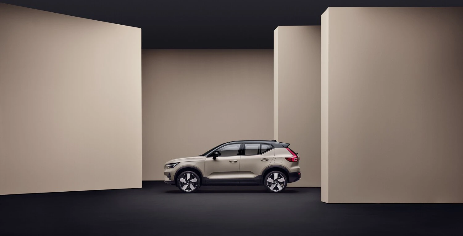 Volvoex40 2025 V Side