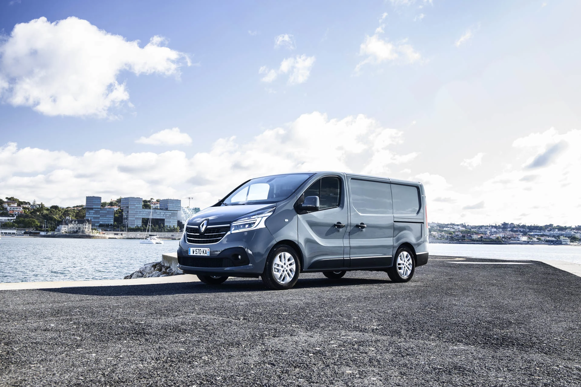 5 2019 New Renault TRAFIC Press Tests In Portugal