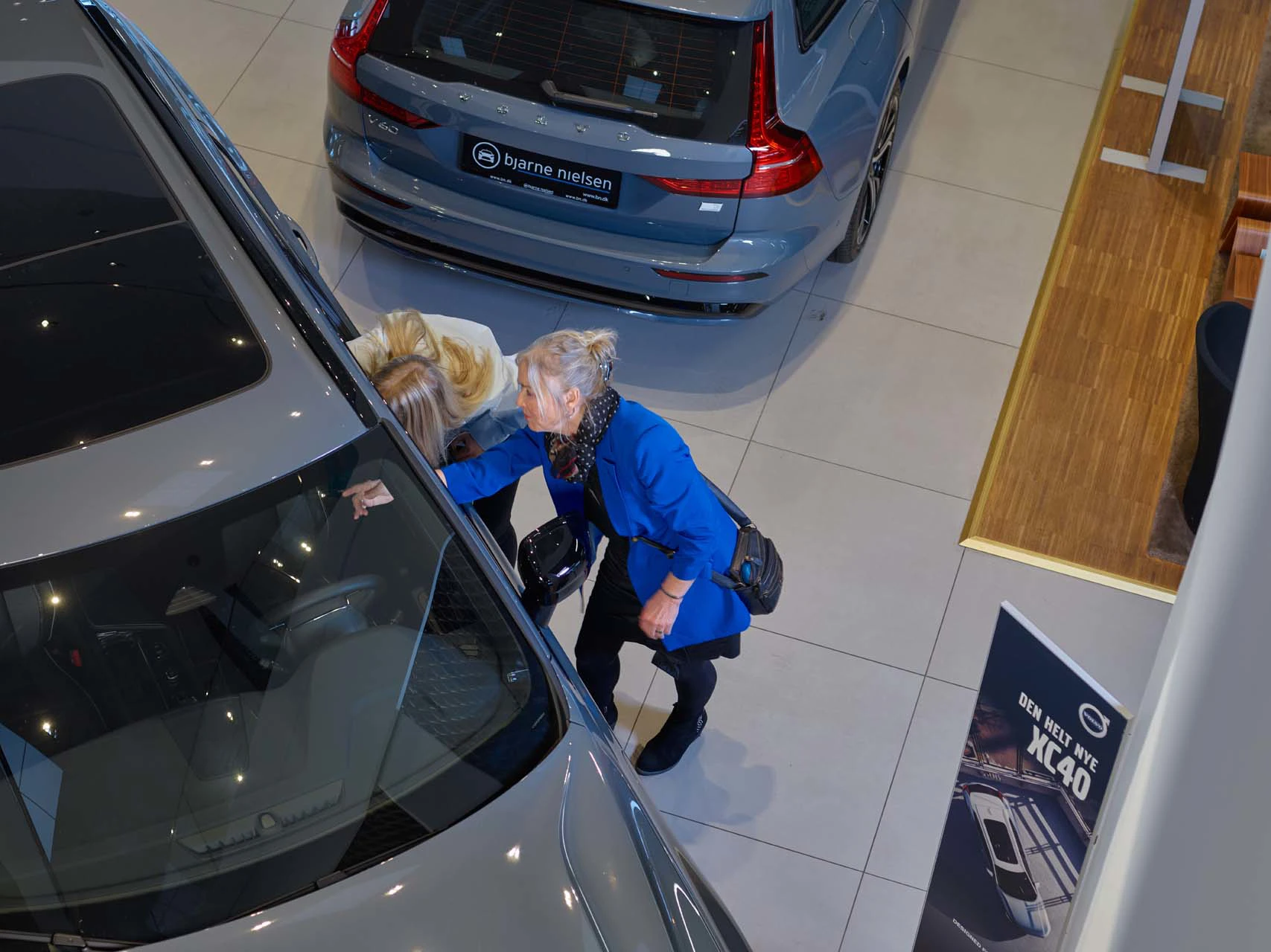 Kvindelig Saelger Og Kunde Herning (27)