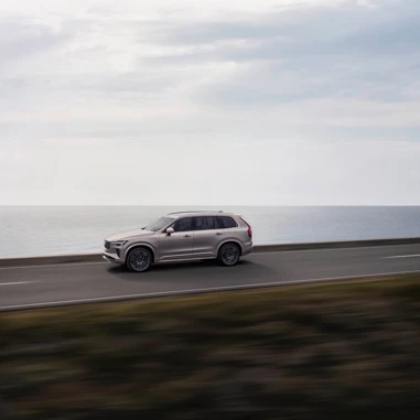 Volvo XC90 2024 Koerende Side