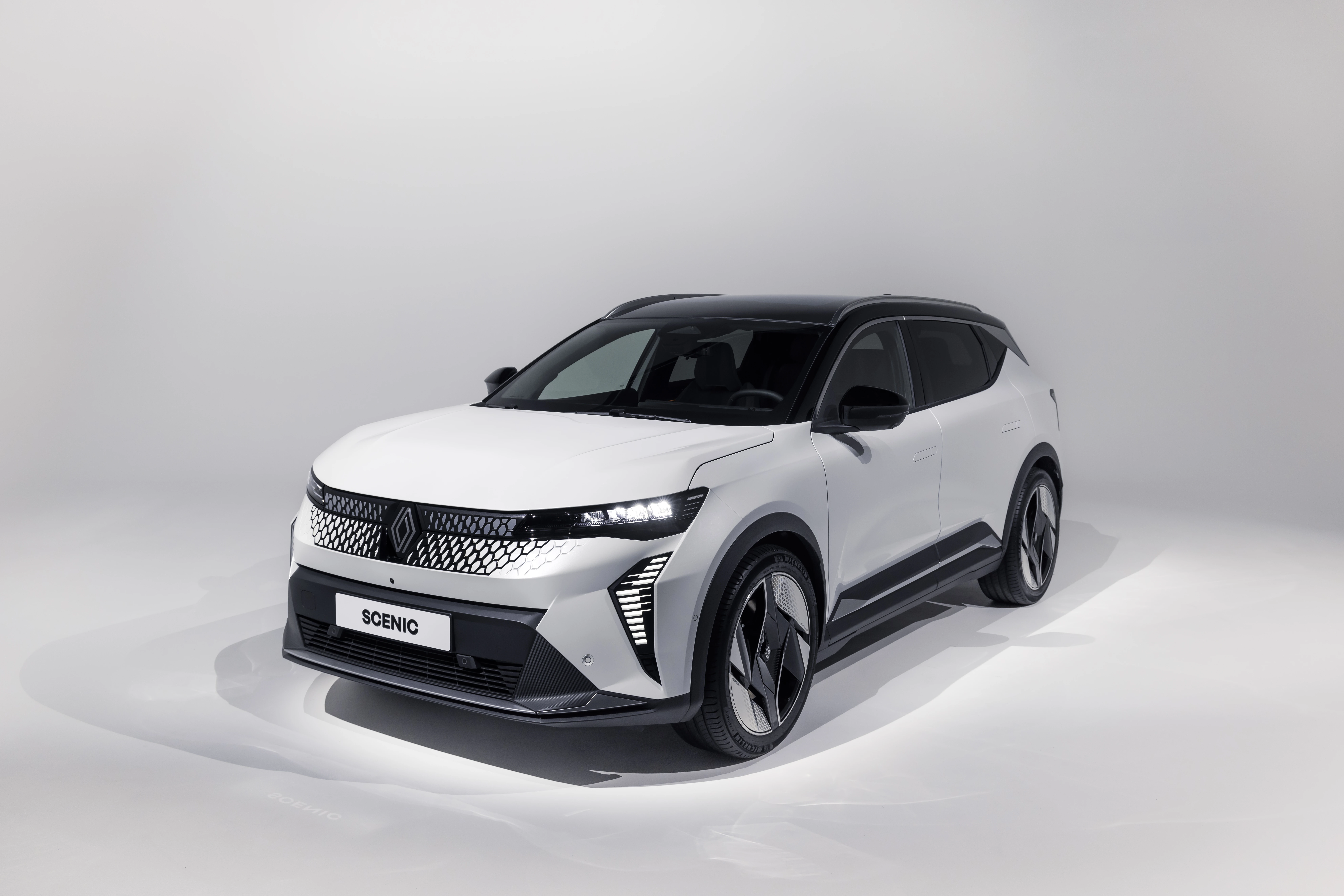 Renualt Scenic Electric 2024 Skraa Forfra 2