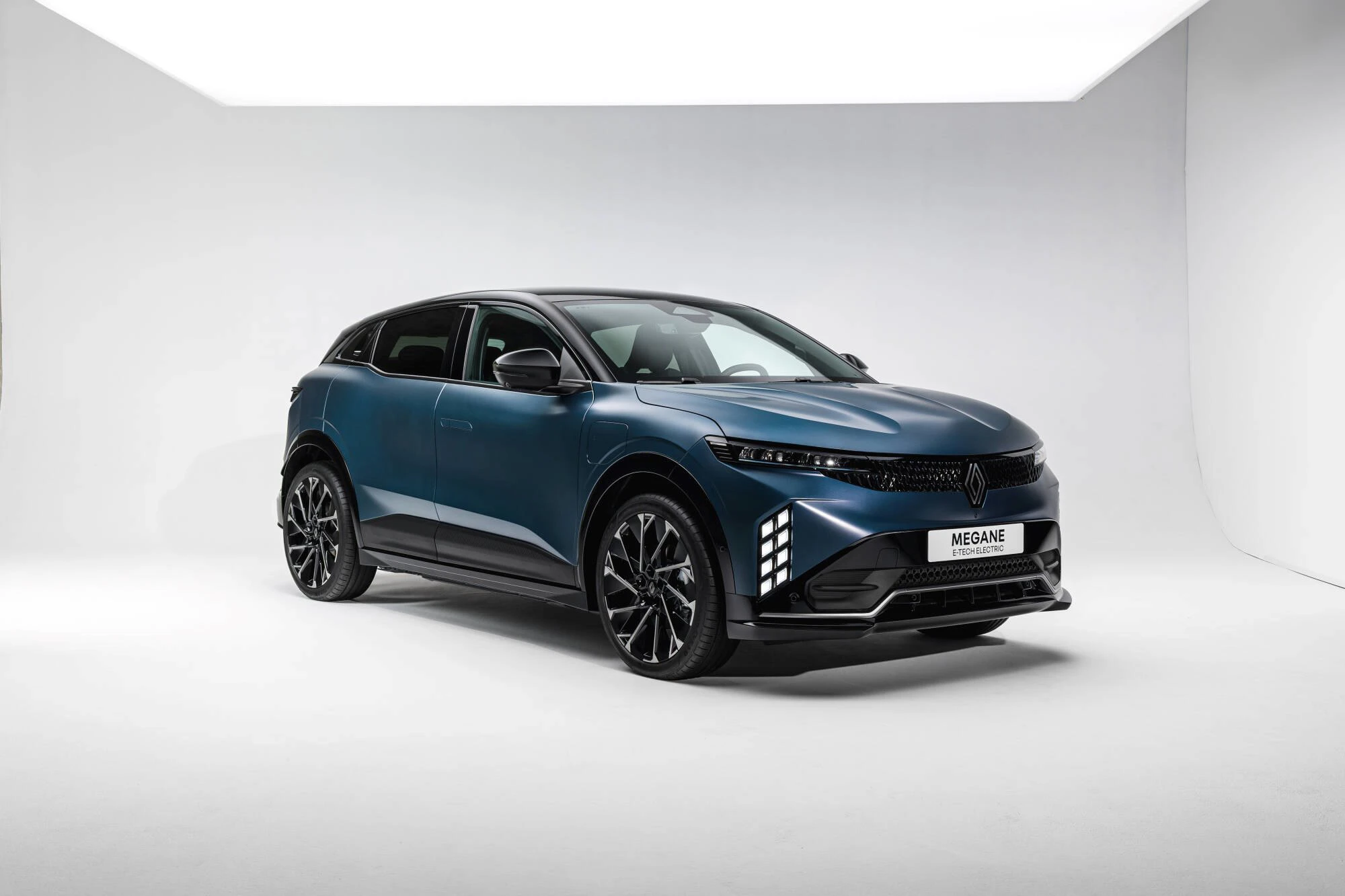 Renault Megane Electric 2026 Facelift Studio