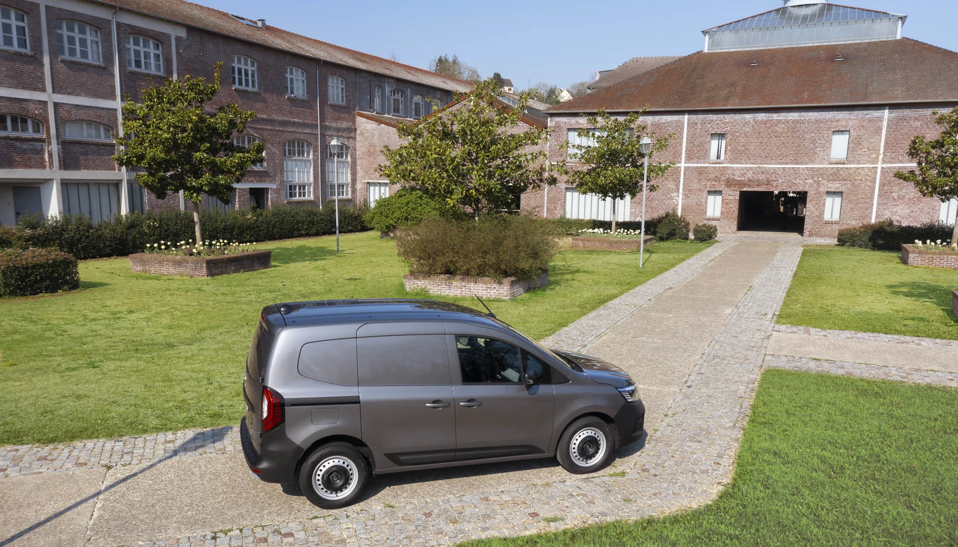 2021 New Renault Kangoo Van Tests Drive (4) (1)