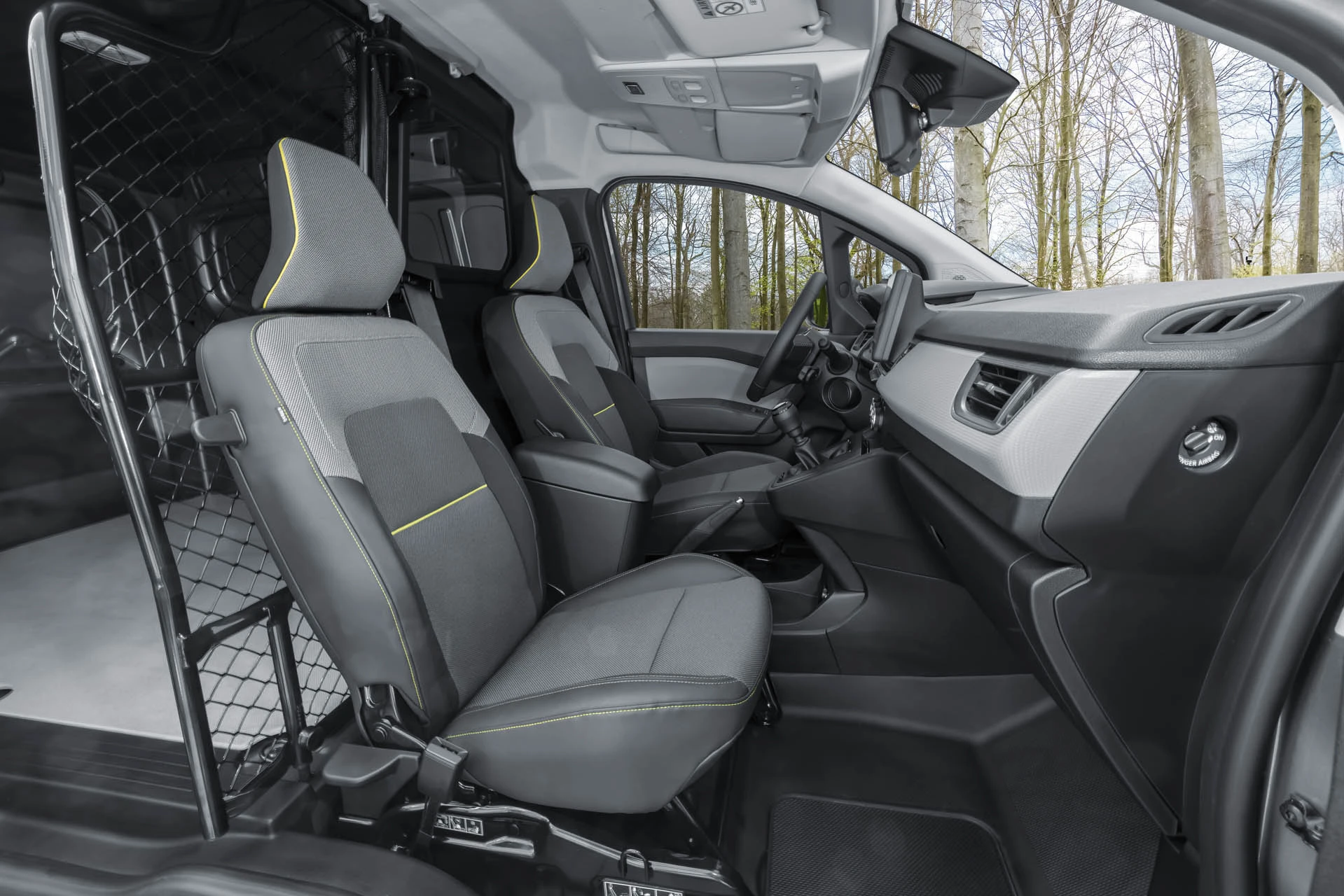 2021 New Renault Kangoo Van Tests Drive (12)
