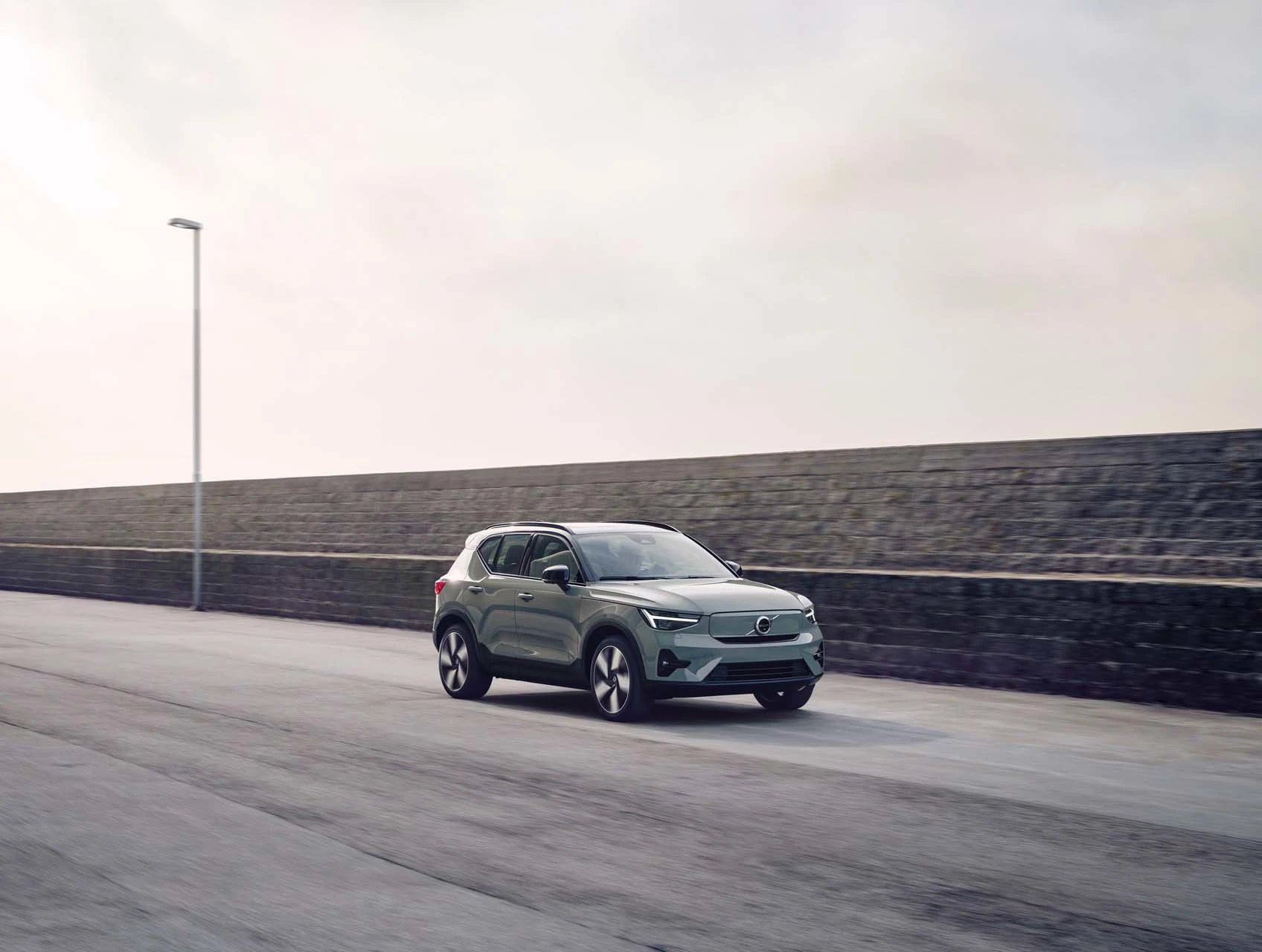294085 XC40 Recharge Twin Sage Green