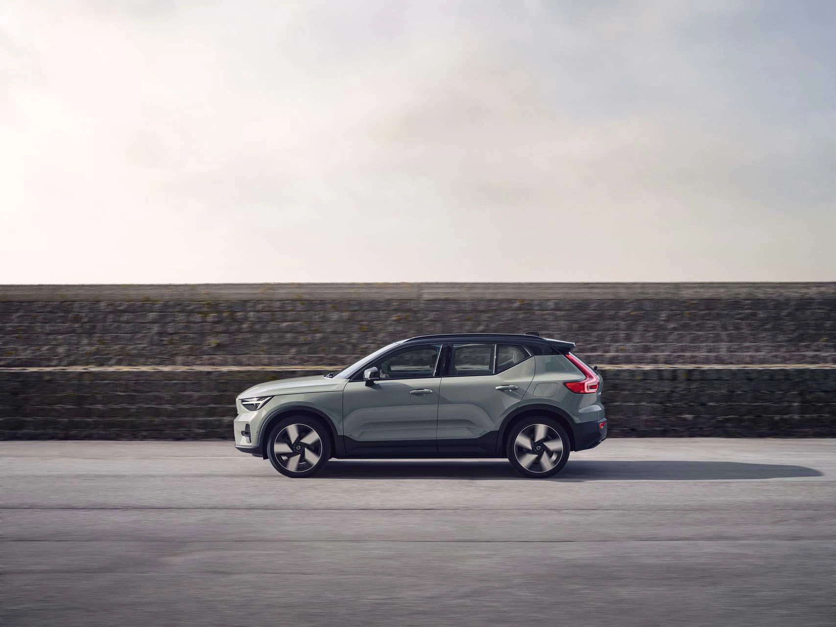 294080 XC40 Recharge Twin Sage Green
