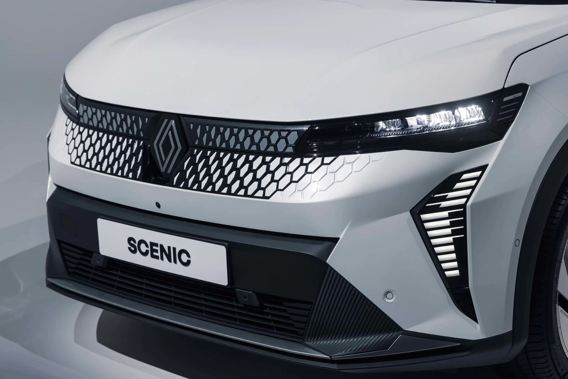 Renualt Scenic Electric 2024 Front